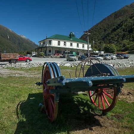 Otira Stagecoach Hotel ภายนอก รูปภาพ