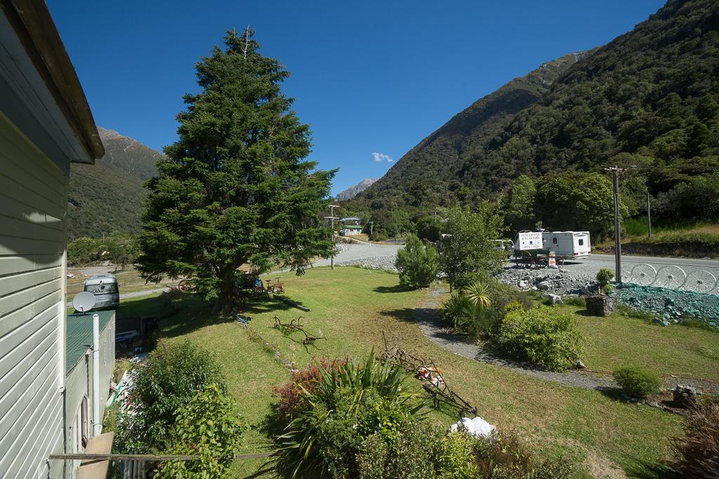 Otira Stagecoach Hotel ภายนอก รูปภาพ