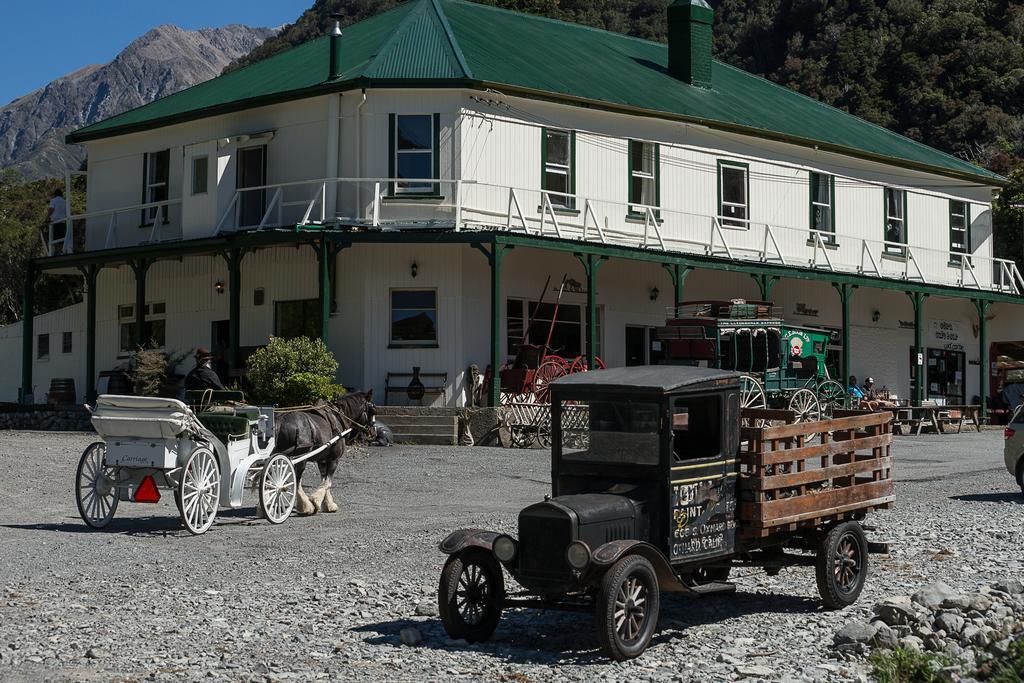 Otira Stagecoach Hotel ภายนอก รูปภาพ